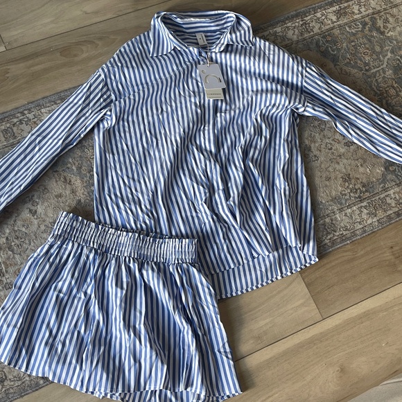 Oversized Stripe Two Piece Shorts Set - Size Medium - Picture 4 of 4